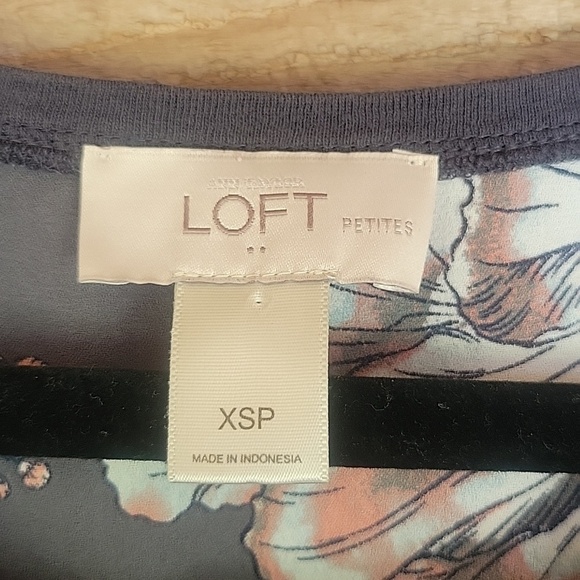 Loft XSmall Petite Gray Floral Sleeveless Top - Picture 3 of 5